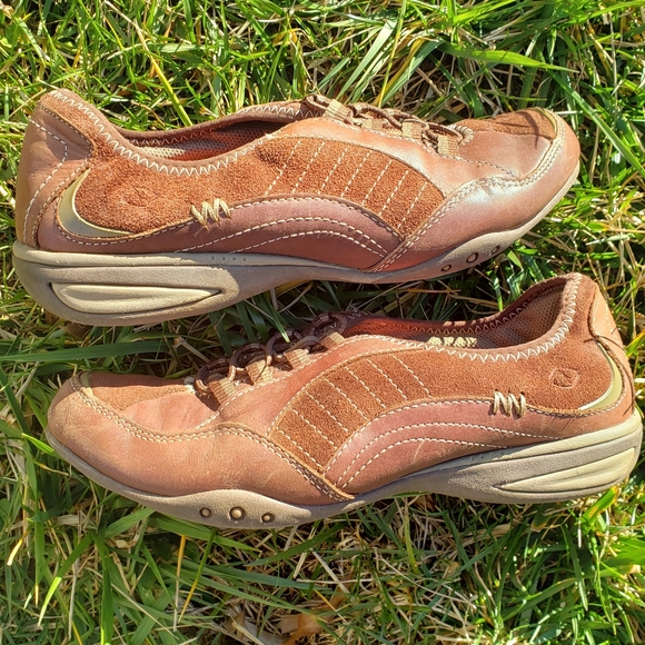 Shoes - Picture 4 of 6